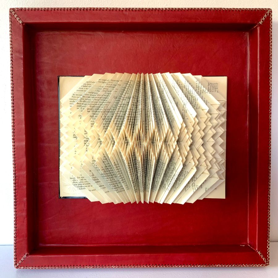 Escultura Arte Libro cuero rojo