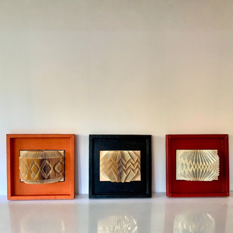 Esculturas Arte Libro cuero negro rojo y naranja